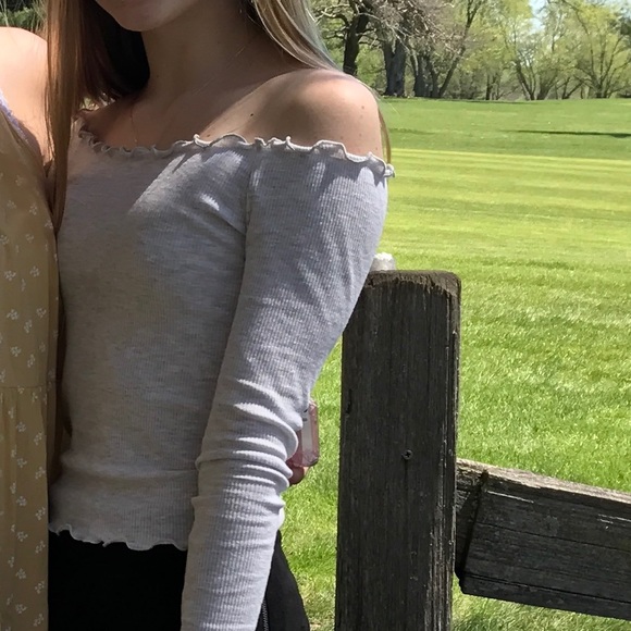 Brandy melville Off the shoulder - Picture 2 of 3